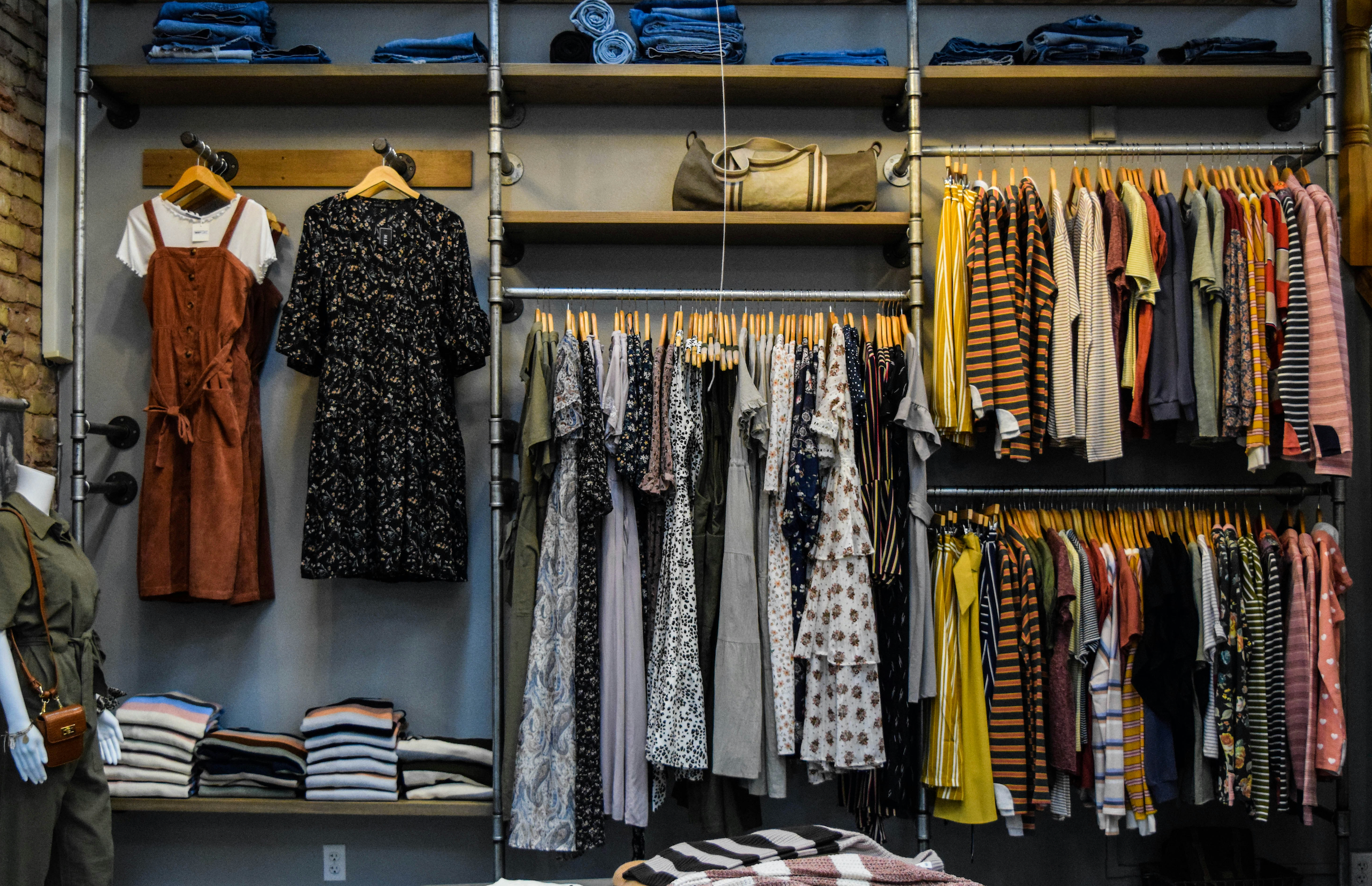 Wardrobe Essentials for Women Over 30: 5 Must-Have Pieces in 2024